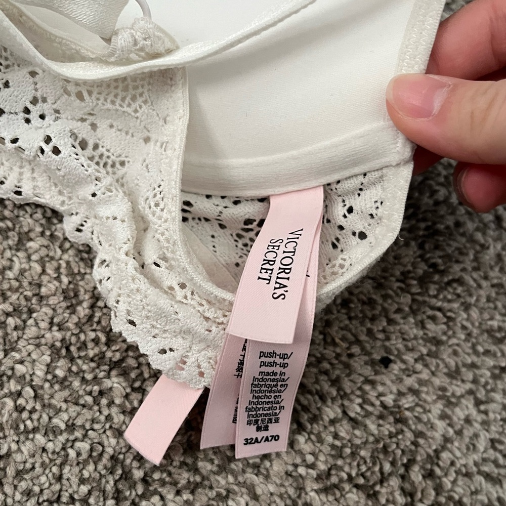 Victoria Secret White Lace Push up Bra